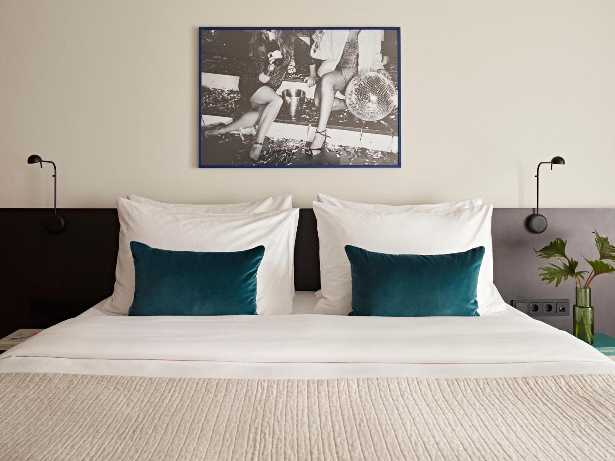 Medium Room